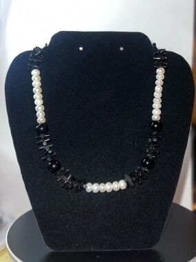 Handmade Black and White cultured Pearl Necklace - Elegant Women Jewelry